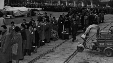 Historic photo of Italian migrants standing in line to board the Castel Verde ship to come to Australia
